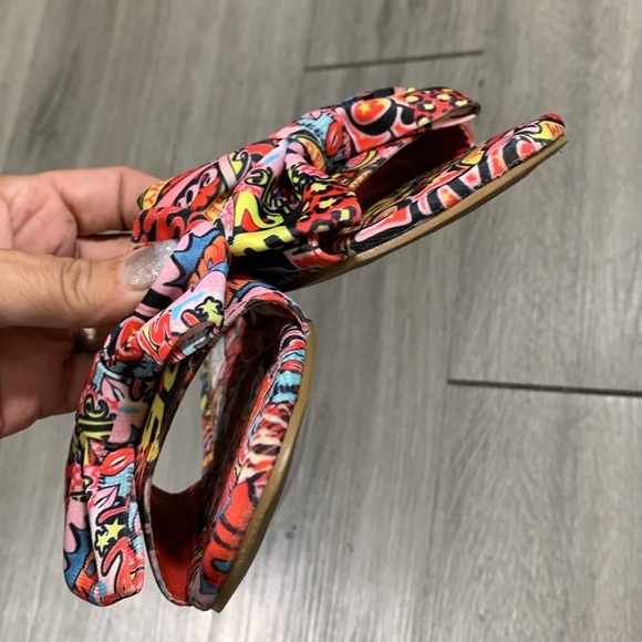 Cape Robbin Comic Strip Print Big Bow Flats size 7 - Picture 4 of 9